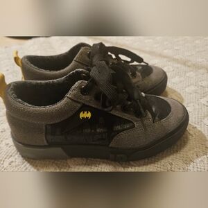 Black Yellow Batman Boys Ground Up Sneakers Size 2 Comic Cartoon Super Hero